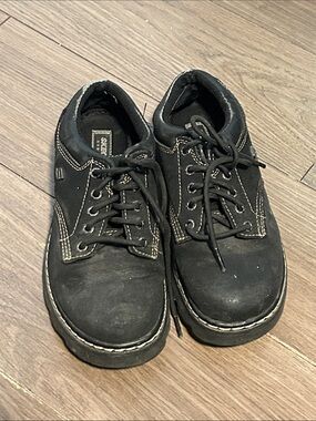 Skechers Men’s Black Lace-Up Casual Sneakers with Contrast Stitching